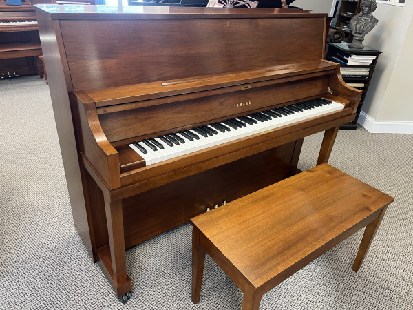 2004 Yamaha P22 studio piano, walnut - Upright - Studio Pianos